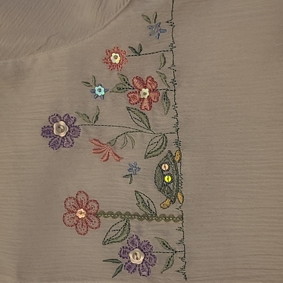 NWOT Alfred Dunner Embroidered and Beaded Floral/Kitsch Short Sleeved Blouse - Picture 8 of 13